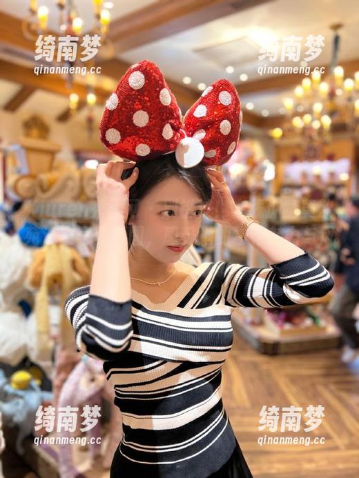 Xiuren秀人网 - 别错过！在线浏览黄歆苑泳衣写真原图，感受她的独特魅力与风格