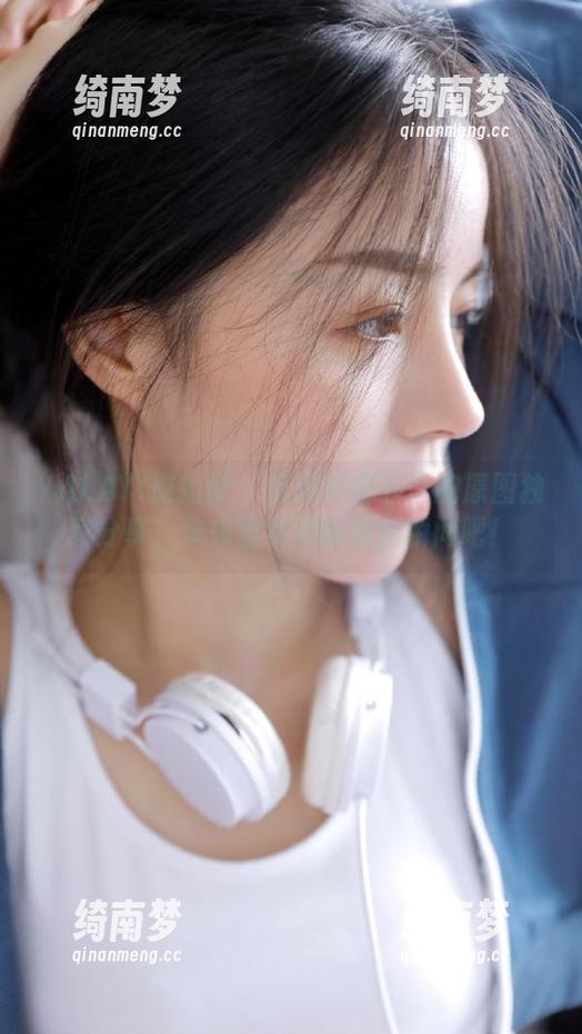 YALAYI雅拉伊-苗婷婷 YALAYI雅拉伊 - 苗婷婷办公室的原图独家分享,快来围观她的精彩瞬间吧!