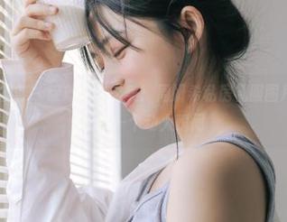 YouMi尤蜜荟 - 绽放经典之美：周妍希私房礼服图片分享，定格每一个动人瞬间