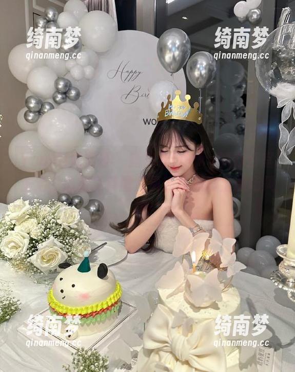 YouMi尤蜜荟 - 唐婉儿Lucky的办公室生活，最新写真图片更新让你爱上职场风貌！
