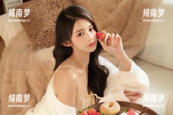 YouMi尤蜜荟 - 战姝羽Zina女友写真：照片中藏着的小秘密，赶快来一起笑出来吧！