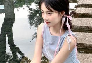 YouMi尤蜜荟 - 高清图包：见证黄乐然泳装写真中优雅与性感的完美交融