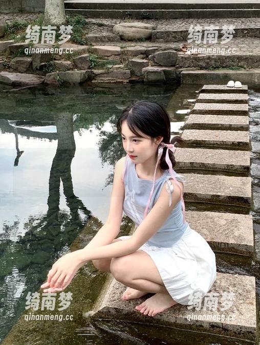 YouMi尤蜜荟 - 高清图包：见证黄乐然泳装写真中优雅与性感的完美交融