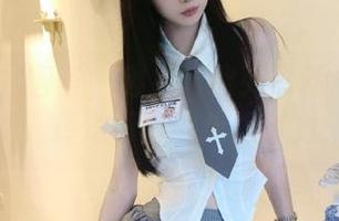 YouMi尤蜜荟 - 迷人黄歆苑最新泳衣套图，释放青春的无限魅力