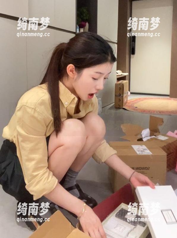 beautyleg-Lucy beautyleg - 甜蜜的Lucy镂空图包,令人心动的写真作品等你来欣赏!