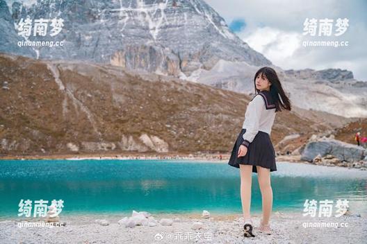 明星与兔女郎：coser衣衣为你呈现加藤惠兔女郎写真图包的独特视角