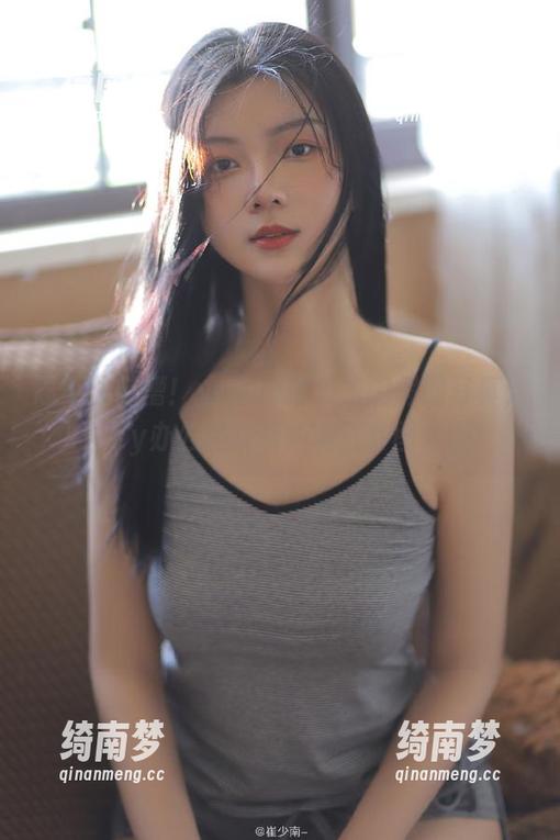 忍不住吐槽！yeeun孙乐乐的假期写真，Loozy办公室女孩的幽默套图来袭！