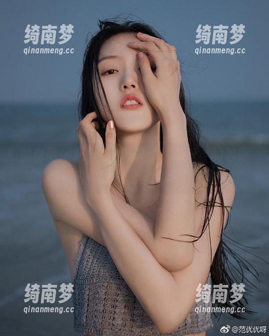 微密圈 - 西服+渔网丝袜，不爱笑的赛琳极致时尚的原图壁纸等你下载!