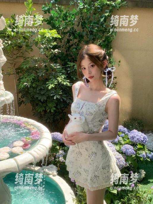 丽柜-婷婷 丽柜 - 全套写真精选:婷婷在红裙中的迷人气质与风采