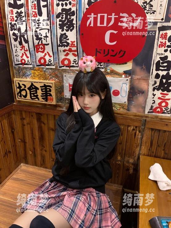 丽柜 - 与心心一起探索空姐的美图资源，领略优雅与自信的完美结合，勇敢追梦。