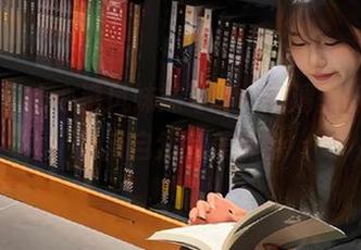 丽柜 - 心心港风妹妹写真，高清壁纸将时尚与自然完美融合
