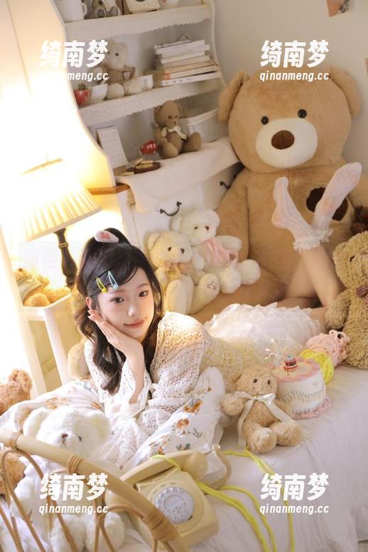 丽柜-潘潘 丽柜 - 跟随潘潘的私拍镜头,厨娘图片让你欲罢不能的视觉盛宴