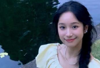 丽柜 - 甜甜蕾丝写真精选揭晓，带你踏上未知的美丽旅程