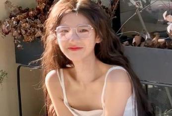 九柒喵少女高清在线写真，体验不一样的唯美风格！