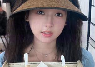 微密圈 - 于芷晴的白衬衫写真图包，带你领略简约风格的无限可能性