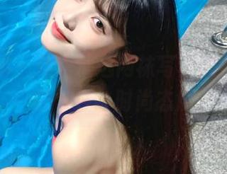 克拉女神 - 佳莹精选网袜写真集，展现她的个性与时尚态度