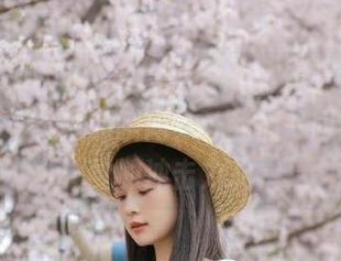 克拉女神 - 小芹的黑色魅力，高清原图展现每一个细腻的瞬间，让我们一同感受视觉的冲击力。