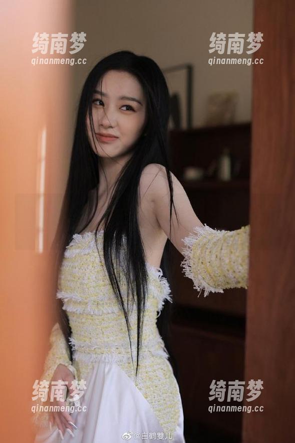 克拉女神-盈盈 克拉女神 - 敢于展现盈盈透明之美的写真,资源丰富,赶紧收藏吧!