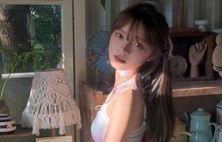 克拉女神 - 探索雅楠海边的秘密：浪漫原图与壁纸让你仿佛置身现场