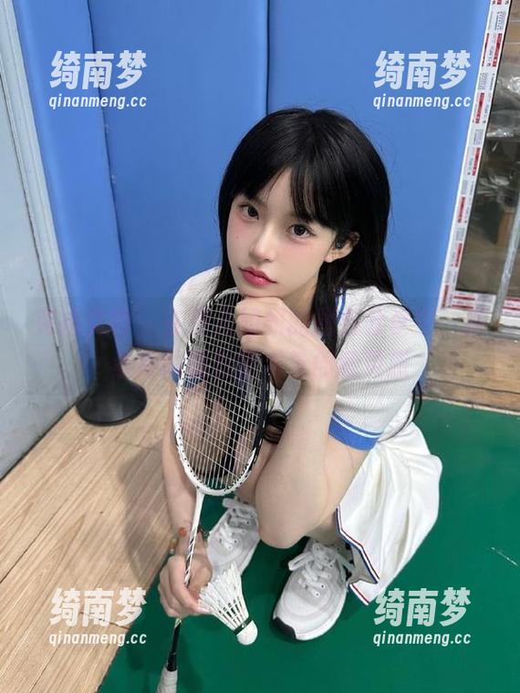 克拉女神 - 在颖儿姐姐的图包分享中，探索她的摄影艺术与创意灵感
