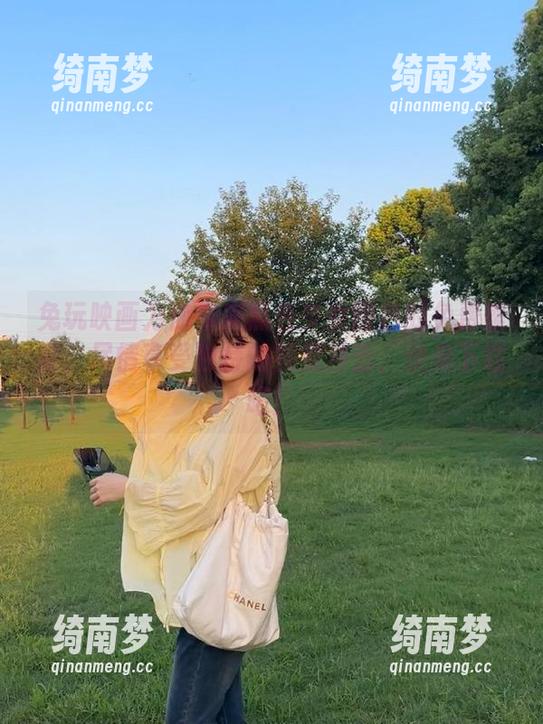 兔玩映画为你带来黑色少女图包的免费盛宴，尽情享受独特的视觉冲击，快来下载吧！