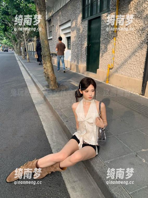 兔玩映画蓝色女仆合集下载：这画面真让人笑出声！