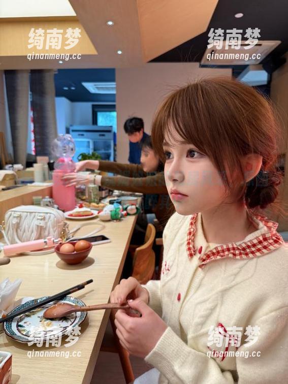 探索兔玩映画妩媚姐姐的私房风采，原图让你陶醉其中