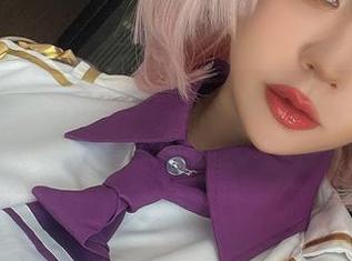 走进千寻大人的办公室，精美写真图包展现她的多样风格