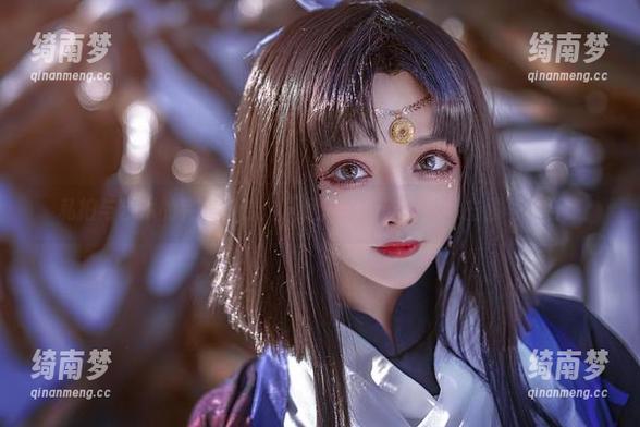 私拍与艺术的完美融合：只是简言所创作的琴主题写真合集