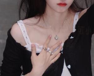 迷人气息与优雅姿态，精选可可小白兔美脚写真带你领略