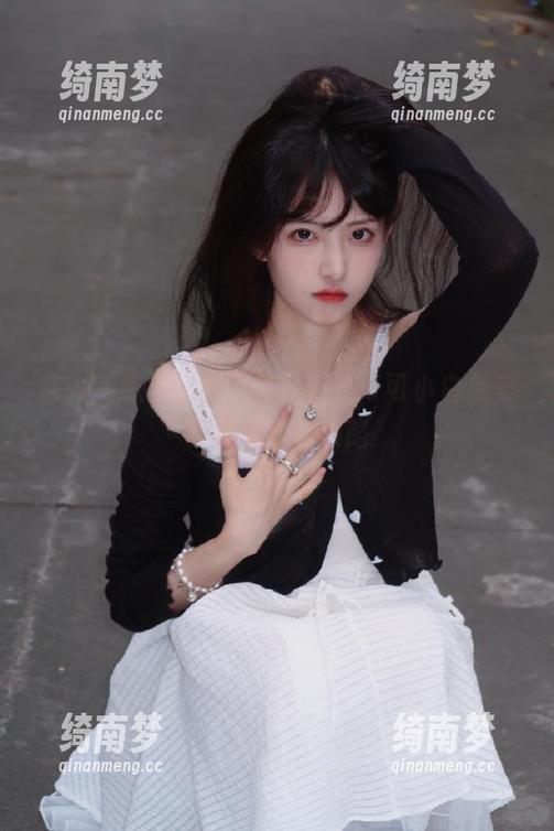 迷人气息与优雅姿态，精选可可小白兔美脚写真带你领略