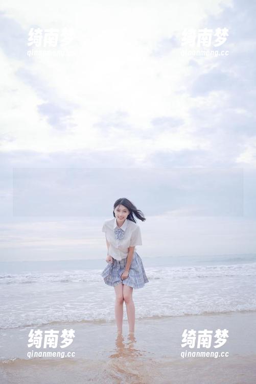 海浪轻拍，再现浪漫，周叽是可爱兔兔的专属JK写真图集！
