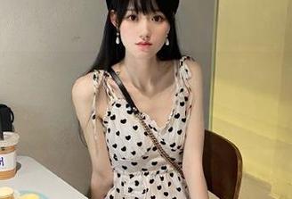 嗲囡囡 - 史雯Swan为你呈现的私拍长腿图集，感受时尚与生活的完美交融！