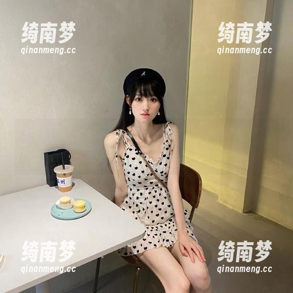 嗲囡囡 - 史雯Swan为你呈现的私拍长腿图集，感受时尚与生活的完美交融！