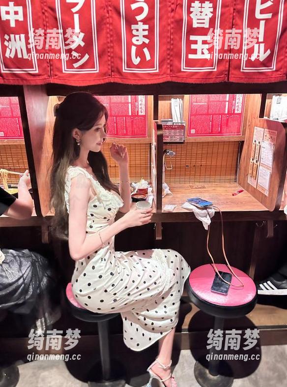 嗲囡囡 - 就是阿朱啊的教室：私拍艺术与个人风格的精美写真资源