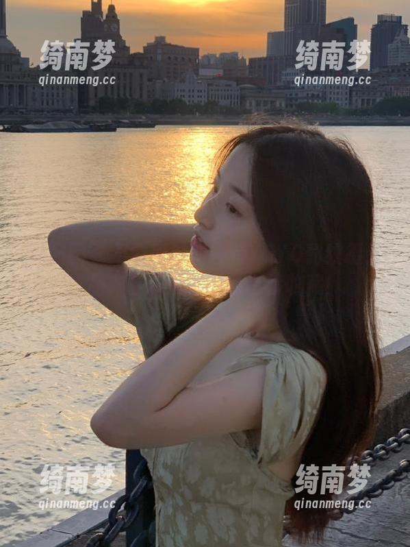 嗲囡囡 - 不容错过的模特YOYO豹纹摄影作品，立即通过网盘链接收藏！