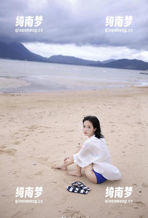 嗲囡囡 - 可爱田冰冰护士写真分享，展现护理工作中的甜美瞬间！