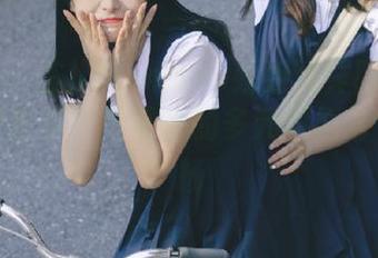 嗲囡囡 - 芷儿Momoko姐姐写真图集：精选视觉艺术，呈现她的多元风格与个性张扬