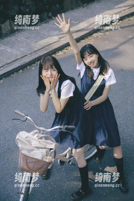 嗲囡囡 - 芷儿Momoko姐姐写真图集：精选视觉艺术，呈现她的多元风格与个性张扬