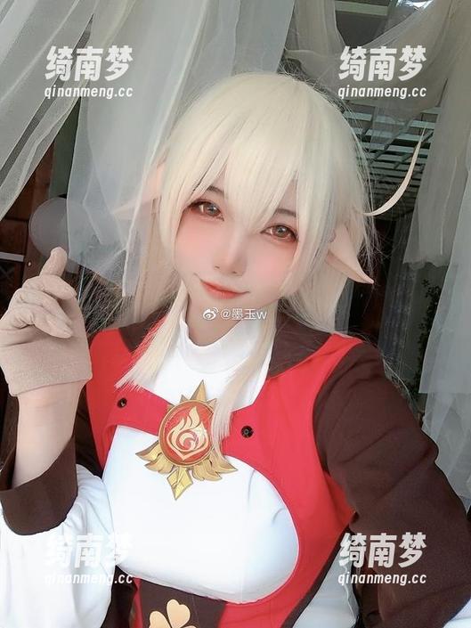 墨玉M的白色装扮：不可错过的精彩COS美图分享