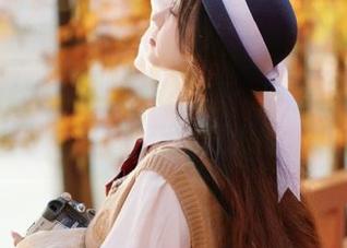 头条女神 - 识别时尚密码：周思超白衬衫全套图集，展现无限魅力的最佳方案