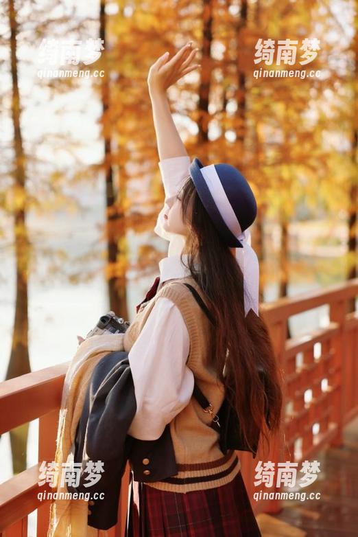 头条女神 - 识别时尚密码：周思超白衬衫全套图集，展现无限魅力的最佳方案