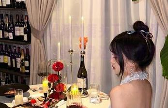 头条女神 - 在易阳的镜头下，揭开无圣光的神秘面纱，欣赏你身边的莫妮卡精美图片作品。