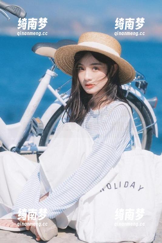 头条女神-申美嫣 头条女神 - 跟随申美嫣的脚步,探索她最新的肚兜作品集,感受艺术魅力!