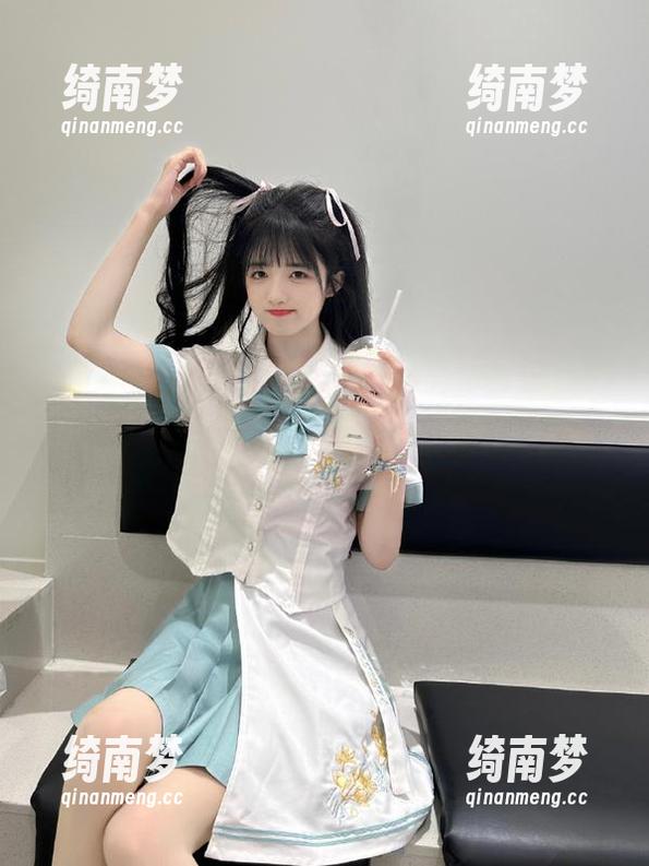 头条女神 - 探索语溪的黑丝高清图包，享受每一张照片中的细腻与妩媚，视觉盛宴不容错过！