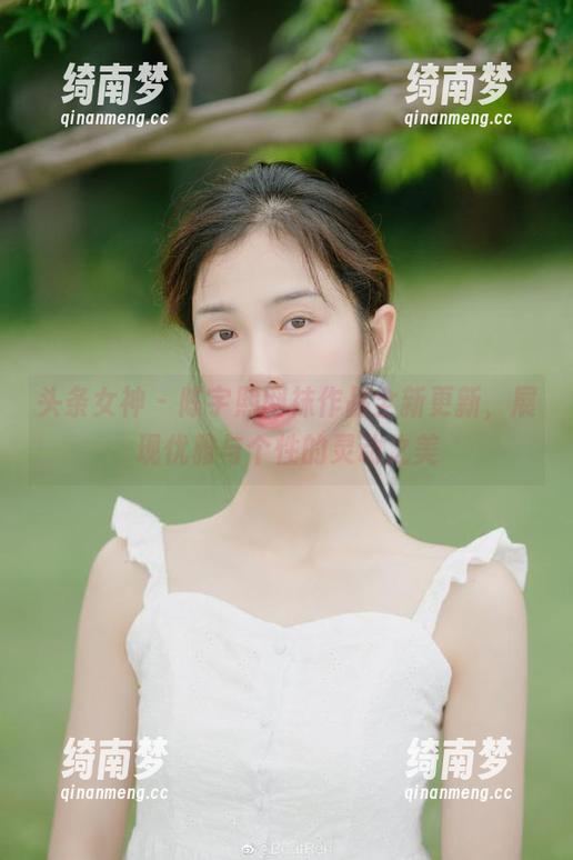 头条女神 - 陈宇熙网袜作品全新更新，展现优雅与个性的灵动之美