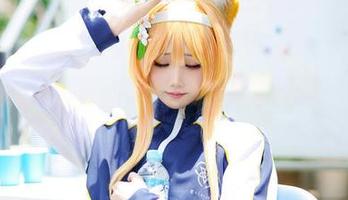 嫣嫣子水中舞动：竞泳主题的精美原图照片分享