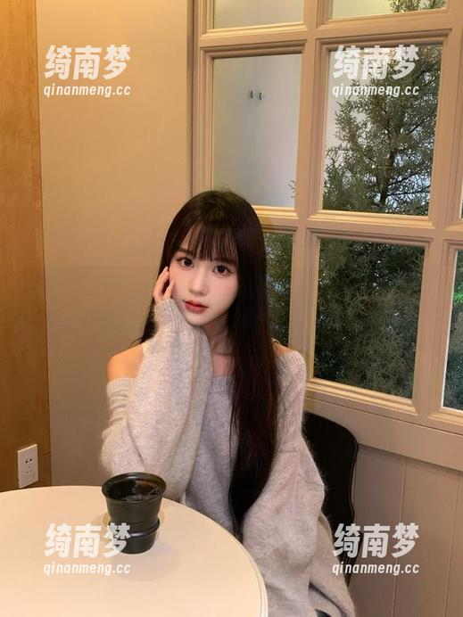 学妹加速跑-可可 学妹加速跑 - 可可的精致套图:在迷人秘书装中展现职场女神的魅力与智慧!