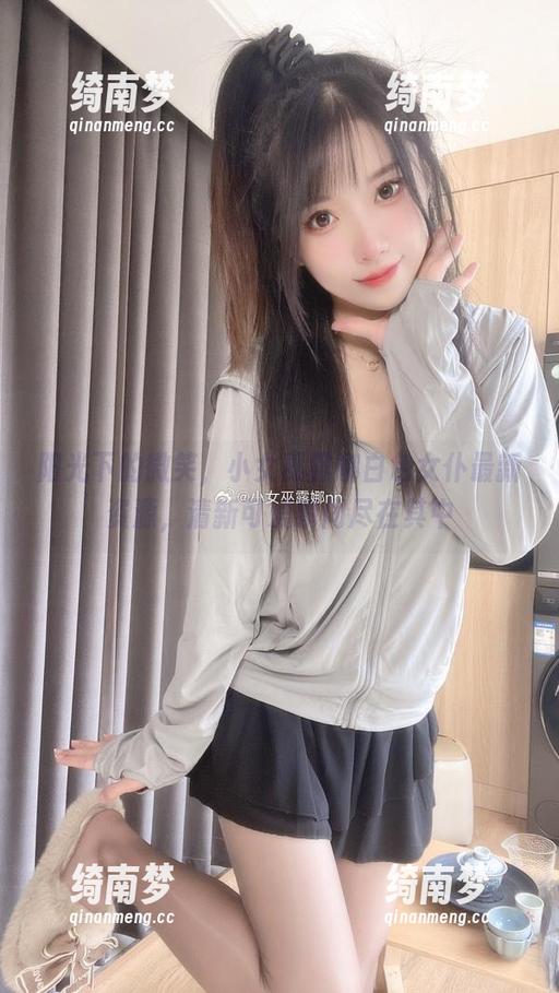 阳光下的微笑，小女巫露娜白色女仆最新资源，清新可爱瞬间尽在其中