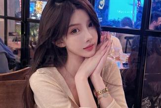 可爱无敌的小小奶瓶儿，白开水毛衣定制版cos写真下载即刻开启！